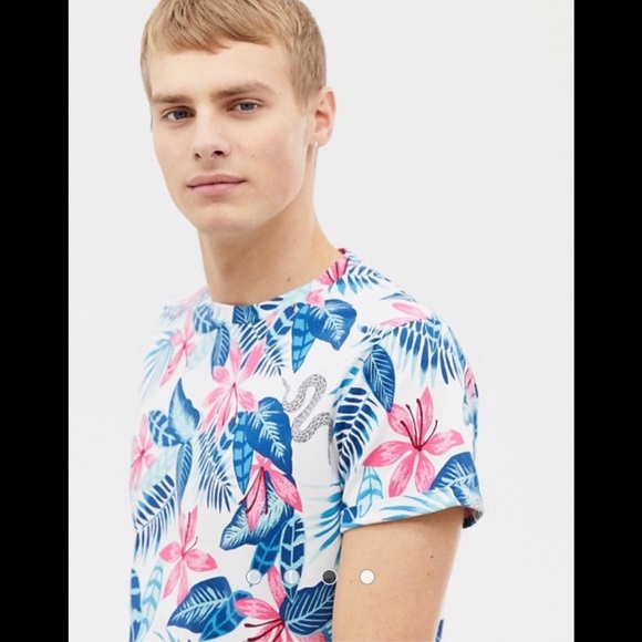 Hollister Other - Hollister Floral Curved Hem Tropical T-shirt NWOT